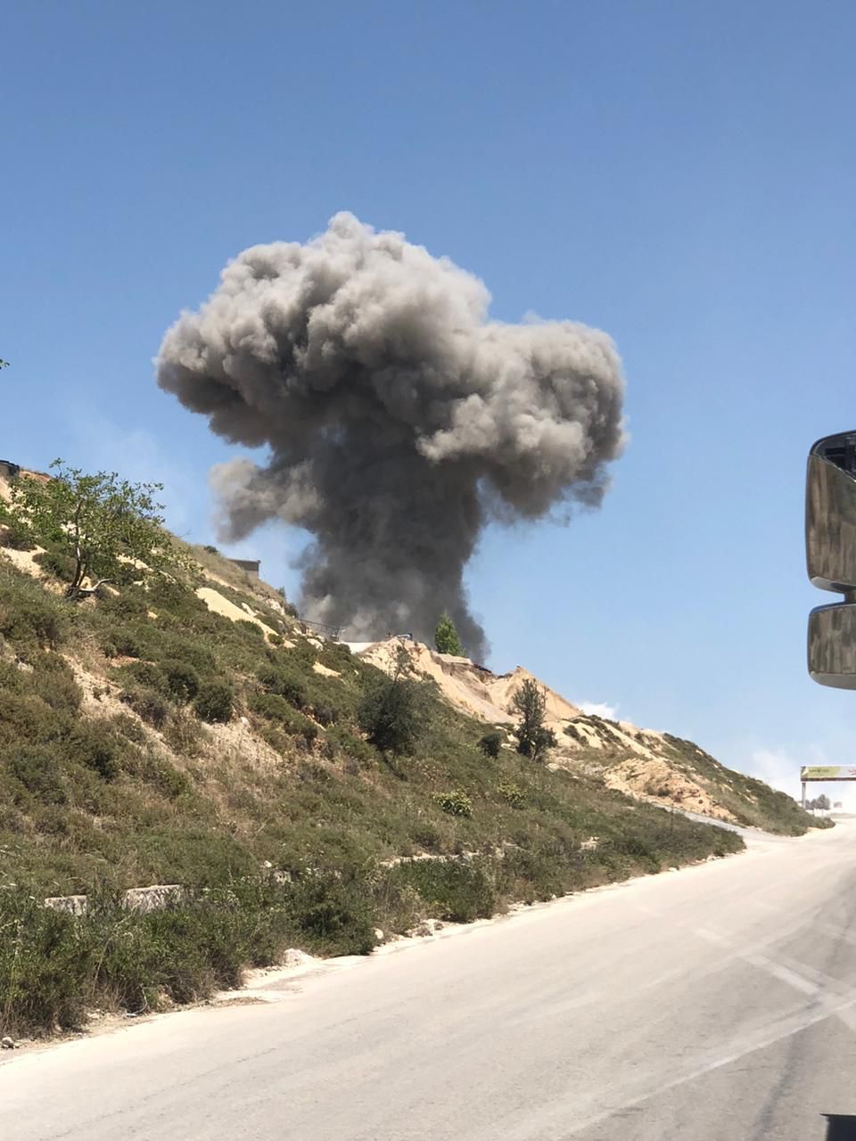 التصعيد الإسرائيلي من الجنوب إلى البقاع الغربي... سلسلة غارات عنيفة واستهداف سيارة (صور وفيديو)